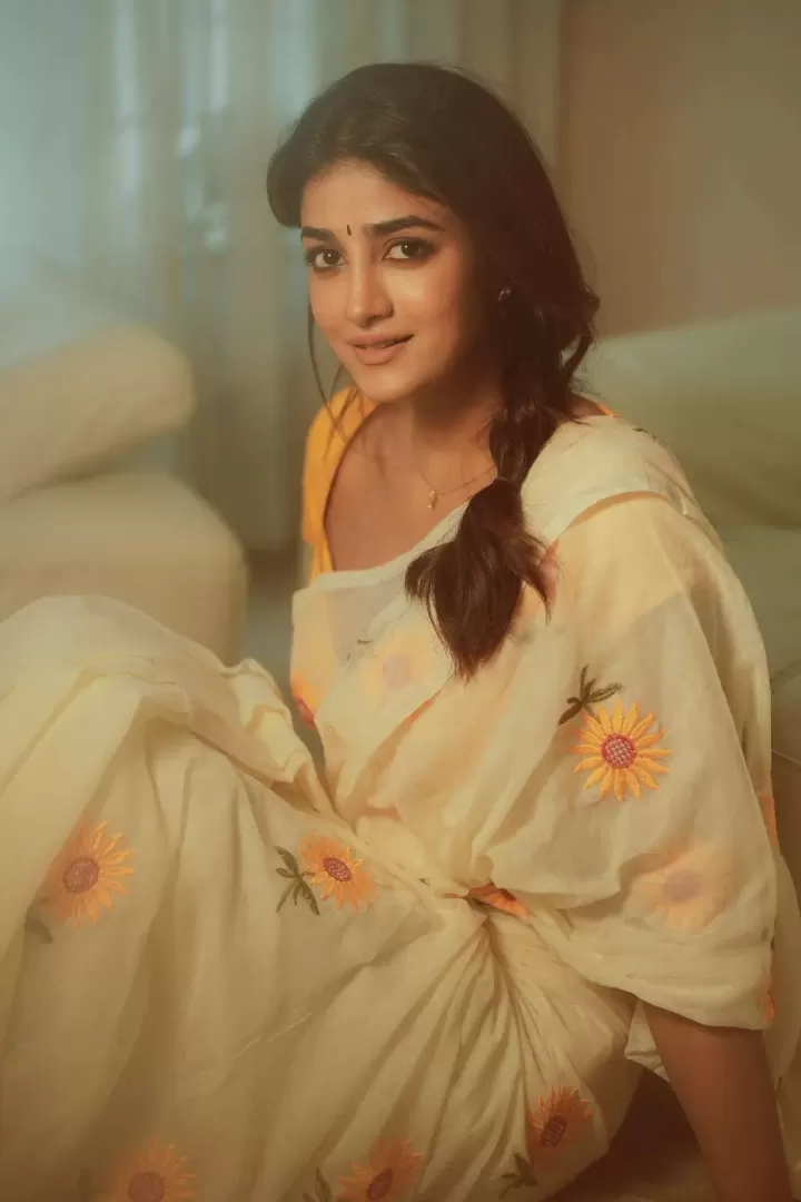 Dimple Hayathi Floral Saree Glamour Wins Hearts