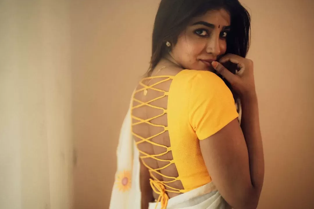 Dimple Hayathi Saree and Loose Waves Look Stunning