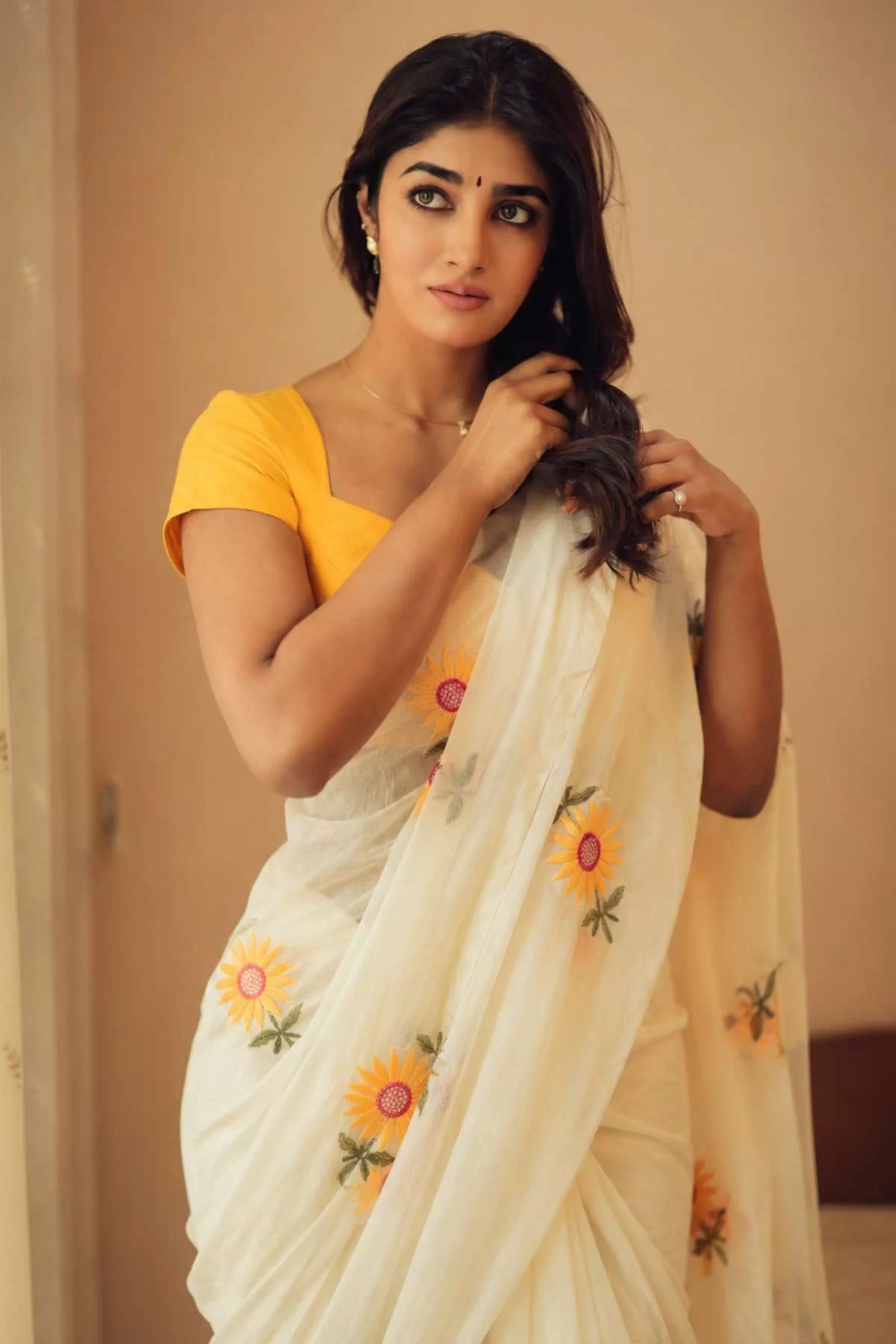 Dimple Hayathi Yellow Blouse Saree Style Steals Spotlight