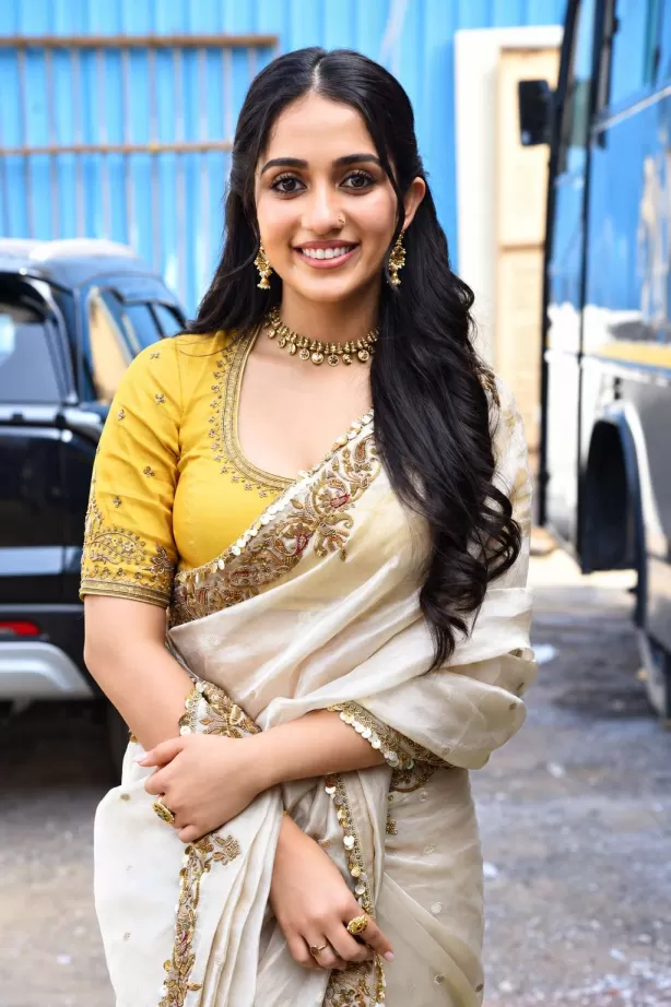 Sakshi Mhadolkar Karikaala movie Traditional Cream Saree Look