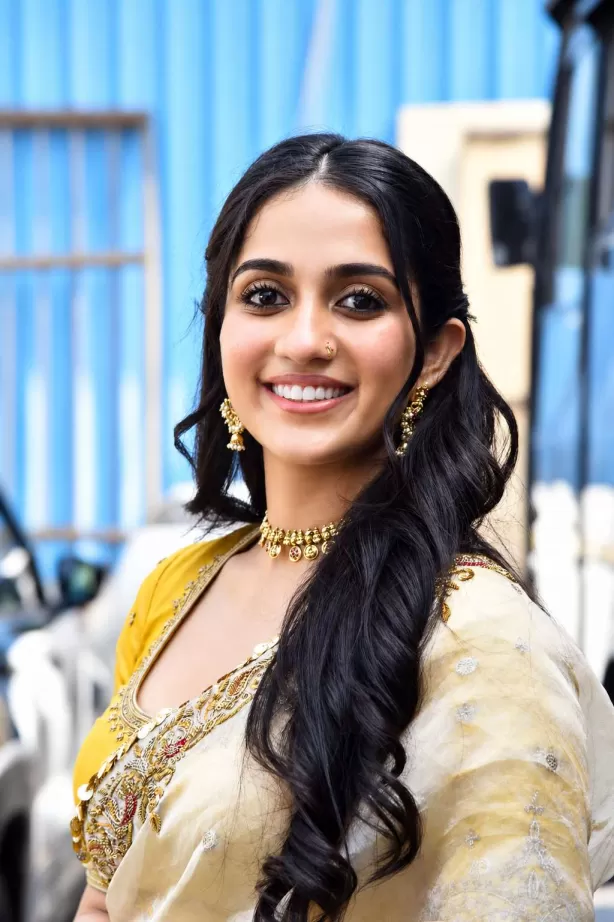 Sakshi Mhadolkar at Karikaala movie Launch in Cream Silk Saree